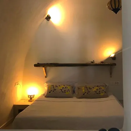Mantilida Emporio (Santorini)