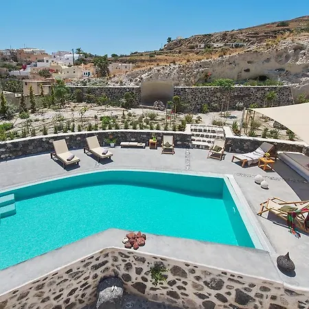 Mantilida Villa *