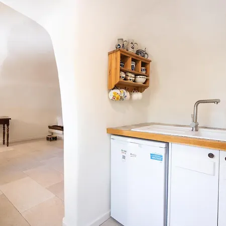 Mantilida Emporio (Santorini)