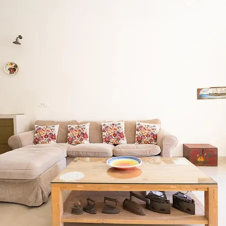 Вилла Mantilida Emporio (Santorini)