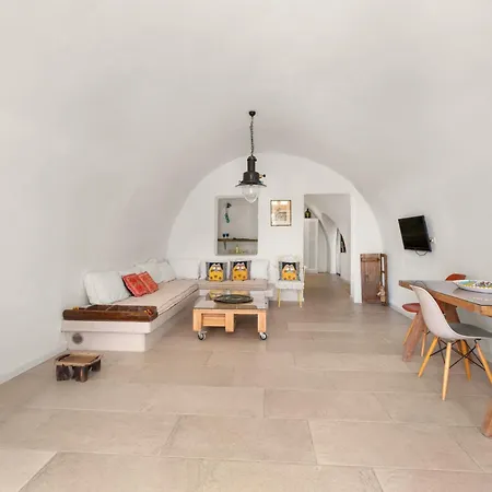 Mantilida Emporio (Santorini)