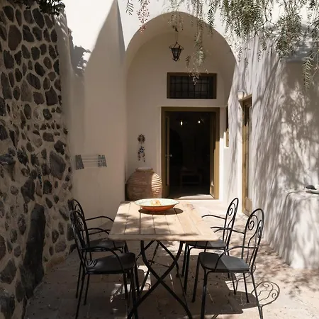 Mantilida With Pool * Emporio (Santorini)
