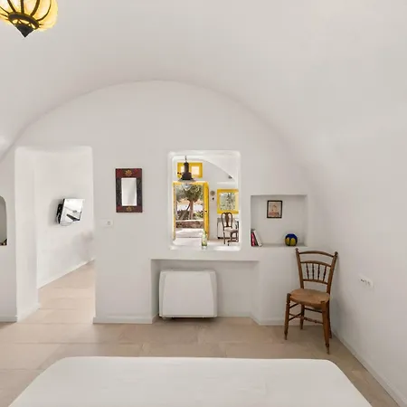 Villa Mantilida With Pool