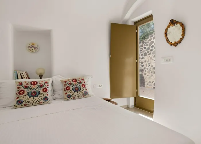 Villa Mantilida With Pool *