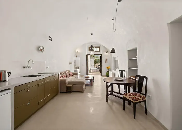 Mantilida With Pool Villa *