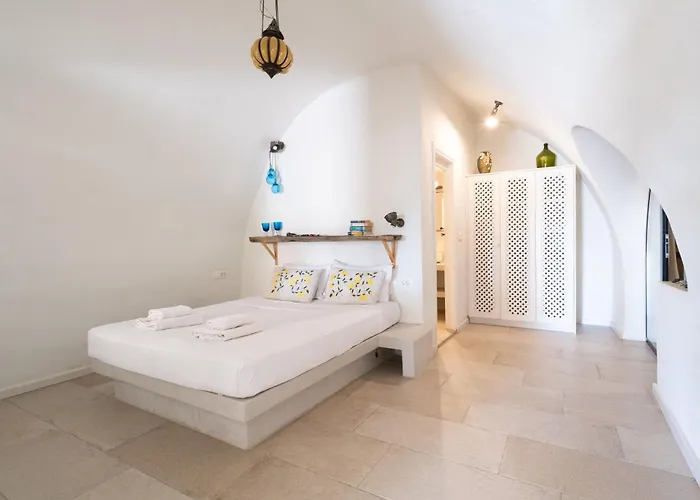 Villa Mantilida With Pool Emporio (Santorini)