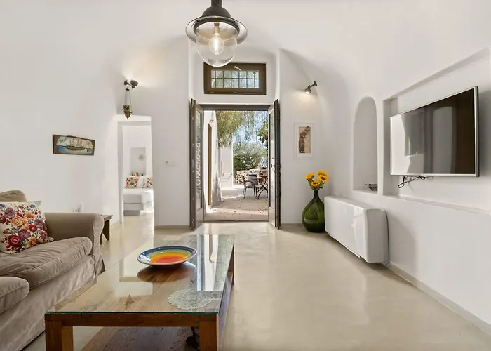 Mantilida With Pool Villa