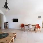 Mantilida With Pool