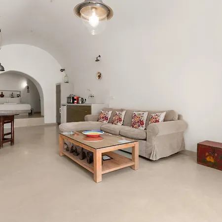 Mantilida With Pool Villa