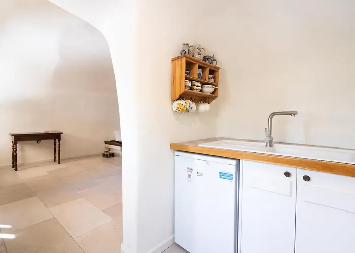 Mantilida Emporio (Santorini)