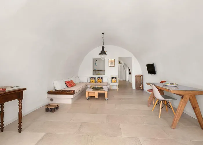 Mantilida Emporio (Santorini)