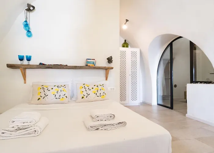 Villa Mantilida With Pool