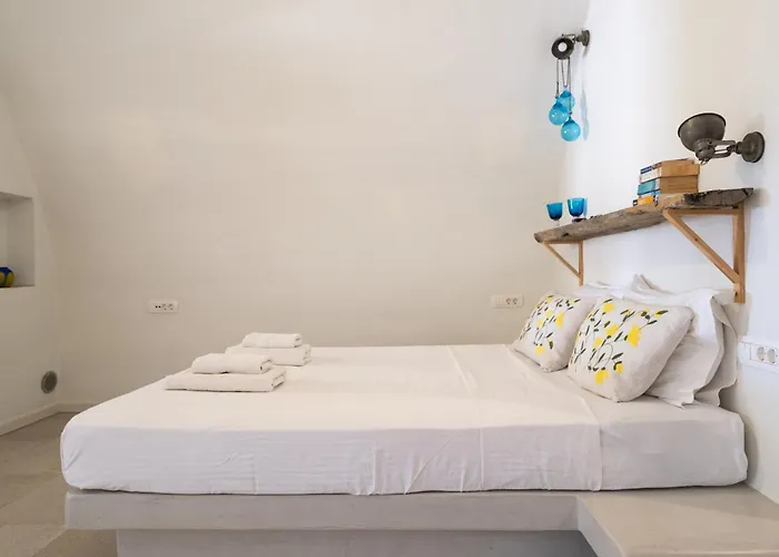 Villa Mantilida With Pool Emporio (Santorini)