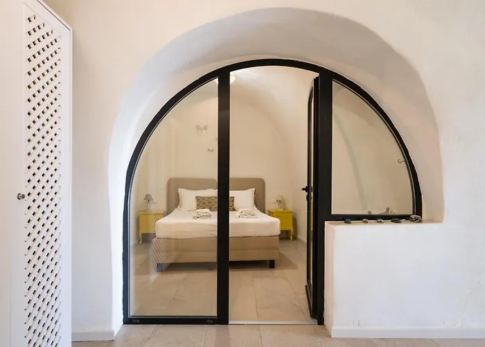 Mantilida Emporio (Santorini)