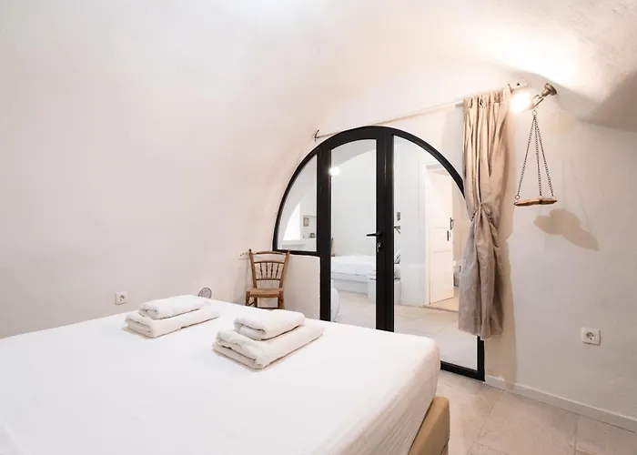 Villa Mantilida With Pool Emporio (Santorini)