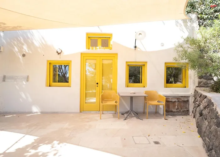 Mantilida Вилла Emporio (Santorini)