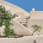 Mantilida With Pool Villa *