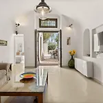 Mantilida With Pool Villa