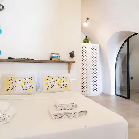 فيلة Mantilida With Pool
